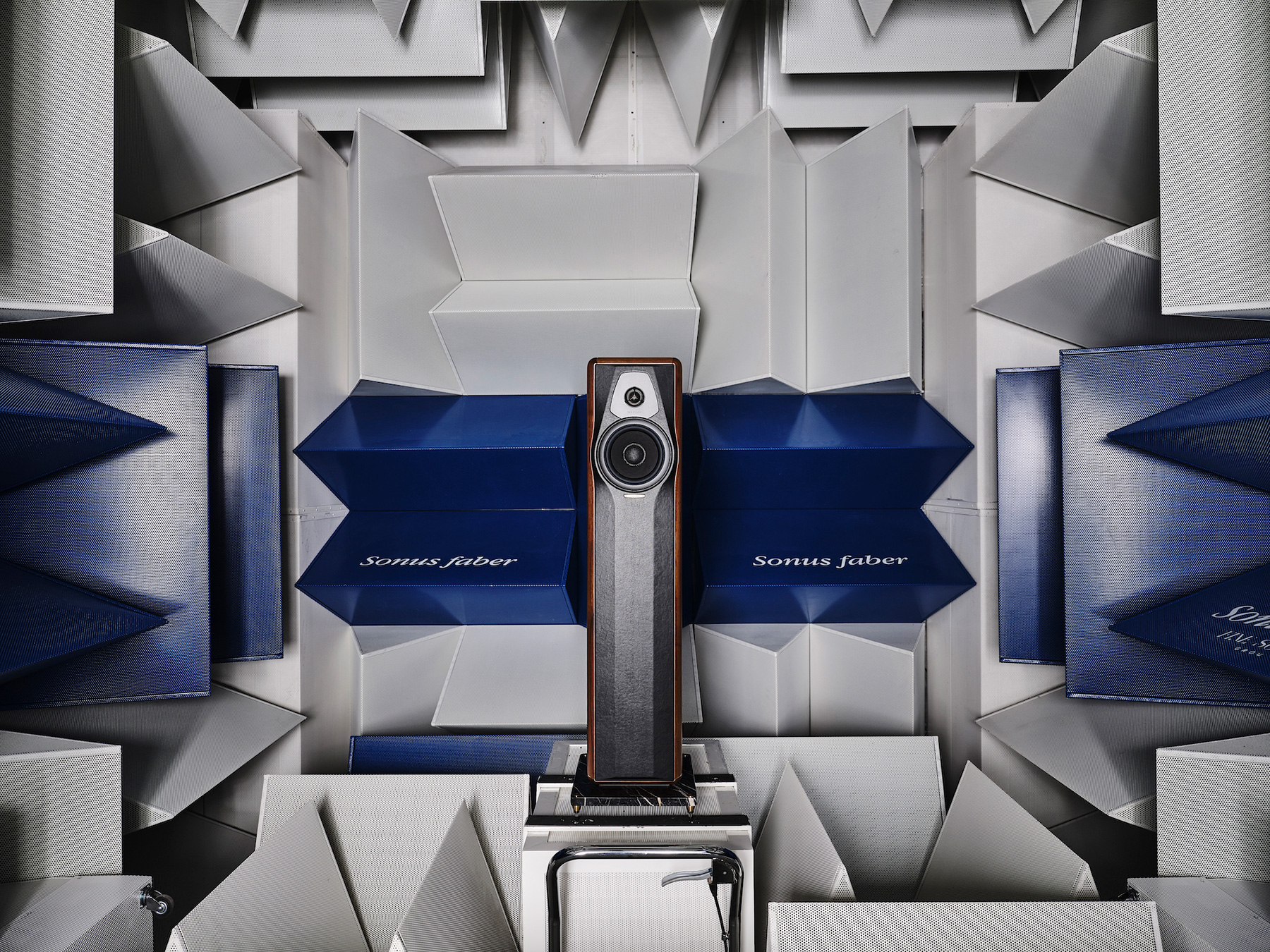 sonus_faber_maxima_amator_acoustic-room.jpg